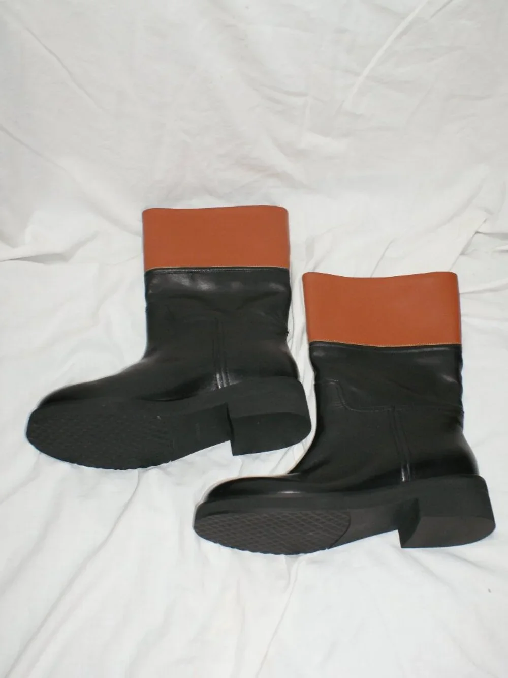 Aerosoles Medium Height 2-Tone Lug Sole Boots - size 8 - BRAND NEW